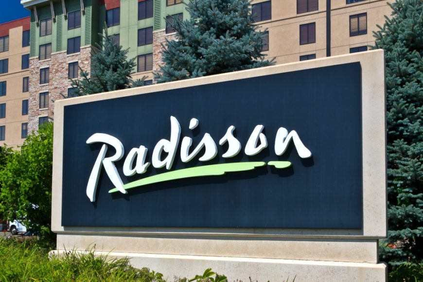 radisson hotel sign